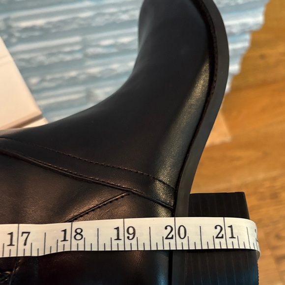 Elegant Black Knee-High Women's Boots - Picture 10 of 14